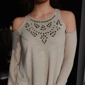 Long sleeve with cut out shoulders